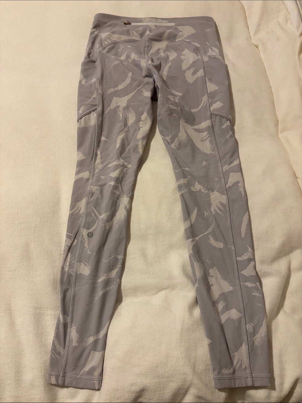 Lululemon Wunder Under High-Rise Tights in the light gray and white "Flower Pop